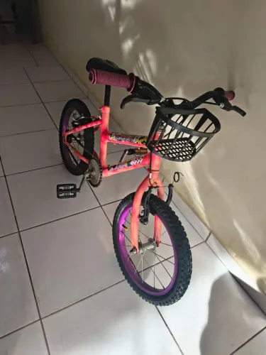 Vendo bicicleta de criança aparti de 5 anos e patinete infantil