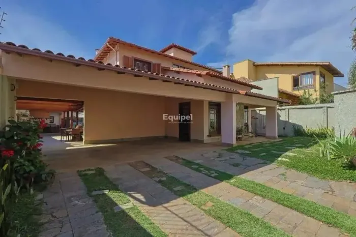 Casa para Locação no Belvedere | 5 Quartos, Espaço Gourmet e 6 Vagas