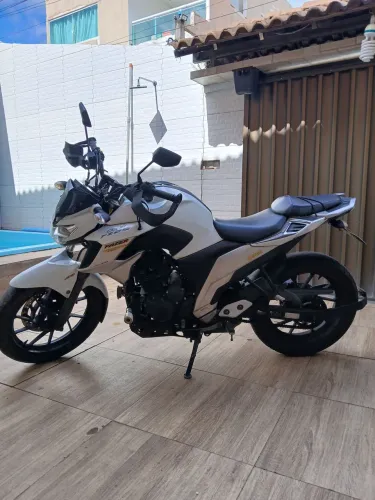 FZ 25/ ano de 2018