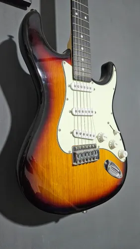 Guitarra Memphis Stratocaster + Amplificador PG-10
