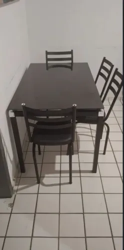 Mesa de vídro com 5 cadeiras