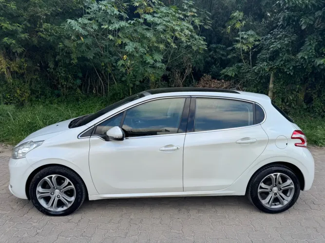 Peugeot 208 Griffe 1.6 Flex 16V 5P Aut. 2014