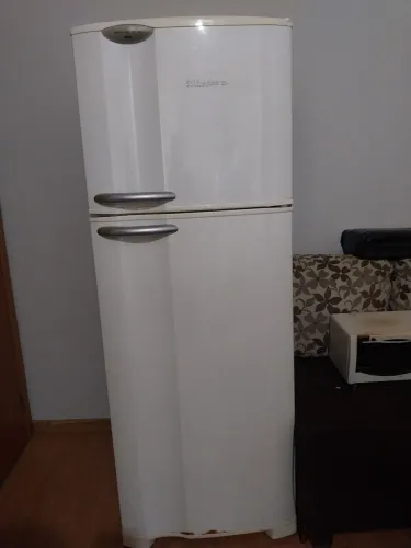 Geladeira em perfeito estado tudo funcionando perfeitamente