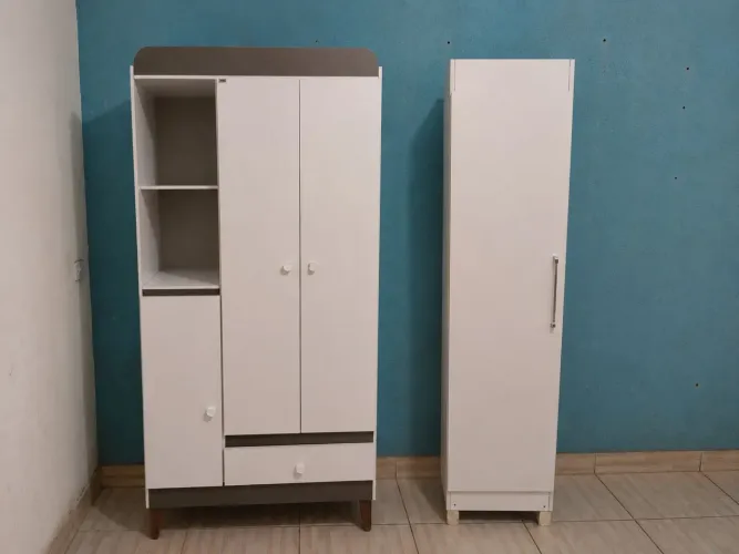 Guarda roupa com sapatênis usados bem conservados - entrego 