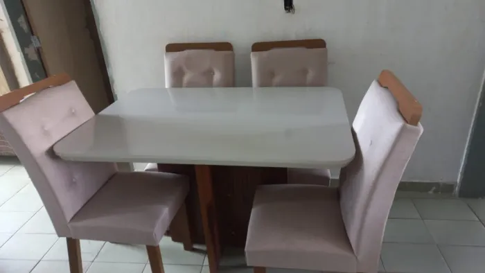 Mesa 4 cadeira 2 meses de uso