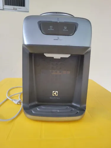 Parou de gelar: Bebedouro Electrolux de bancada Elétrico Eletronico<br>