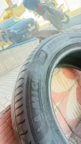 Pneu 215 55 17