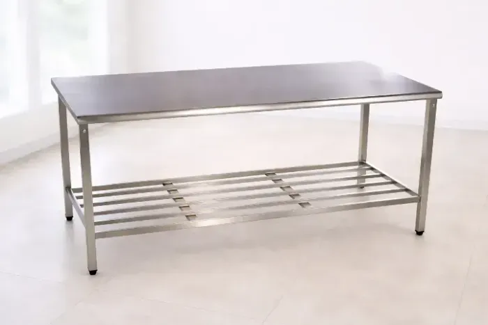Mesa cozinha industrial em aço inox 430 com prateleira gradeada R$ 800,00