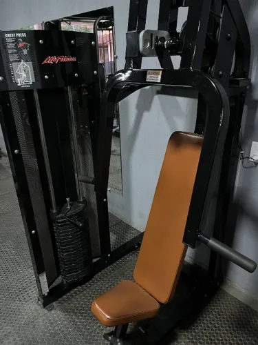 Supino Life fitness 