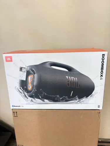 Boombox 4 preta (Lacrada)