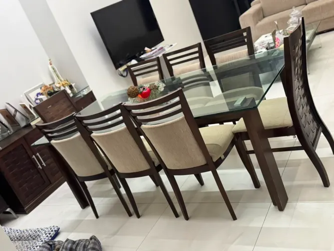 Mesa para 8 lugares de vidro super resistente (1.10x2.10), com cadeiras 