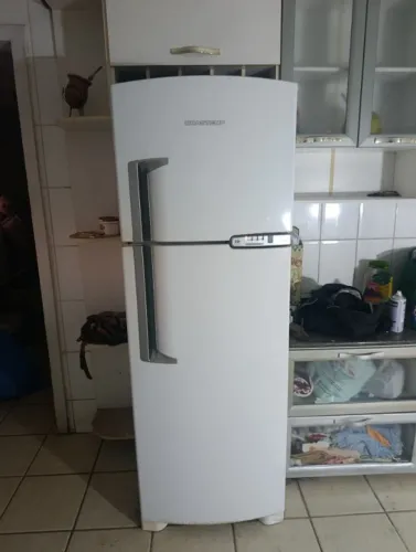 Geladeira Frost Free Clean MUITO NOVA, POUQUISSIMO USO. Vendendo por motivo de mudança