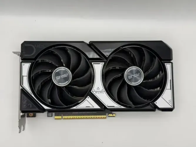 Placa de video RTX 5060 Dual OC Asus