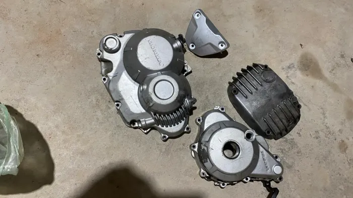 Vendo tampas do moto da 160 completa