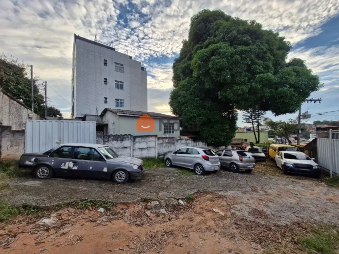 Lote com 420 m² de esquina à venda no bairro União, em Belo Horizonte MG