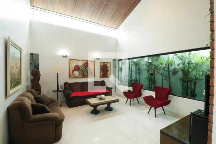 Casa à Venda - Água Fria, 3 Quartos, 283 m2