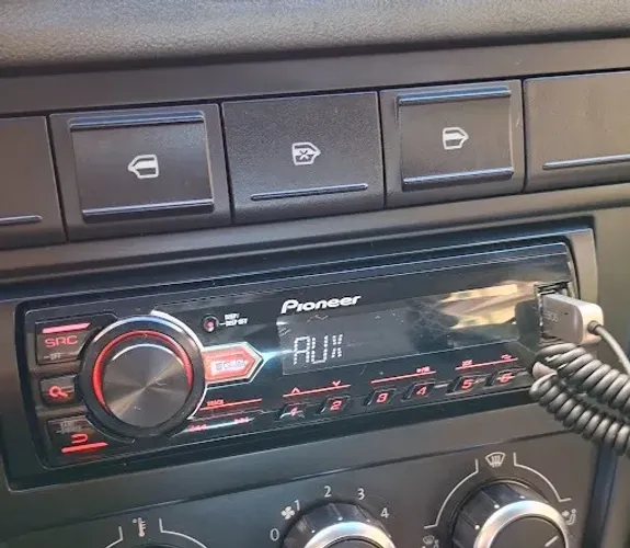 Som Automotivo Pioneer MVH-98UB Conservado + Chicote + Brinde