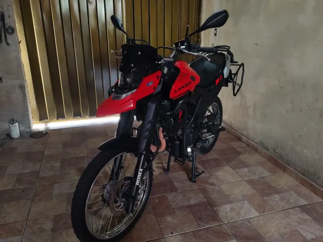 Lander 250 connected 24/25 com apenas 20 mil km rodados