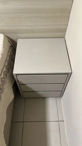 2 mesas de cabeceira