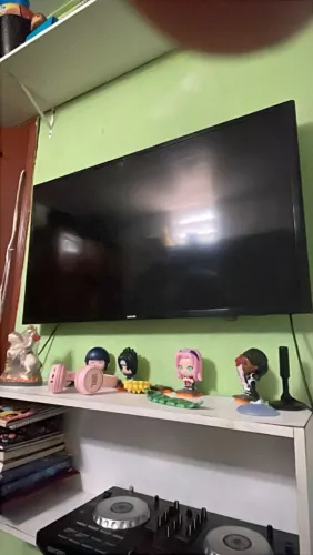 Vende-se televisão 43 pol