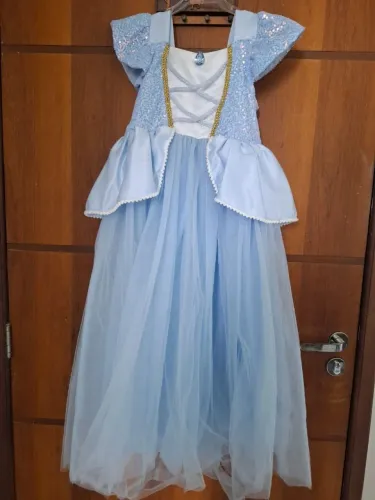 Fantasia da Cinderela tam 5 anos