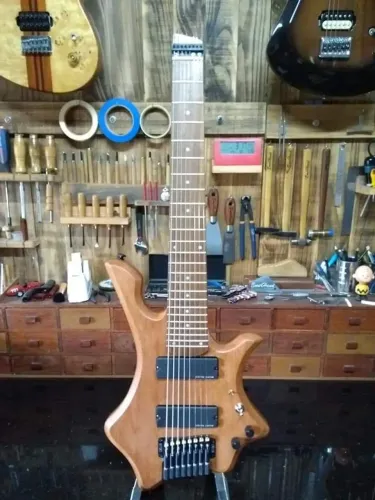 Guitarra Headless 8 cordas