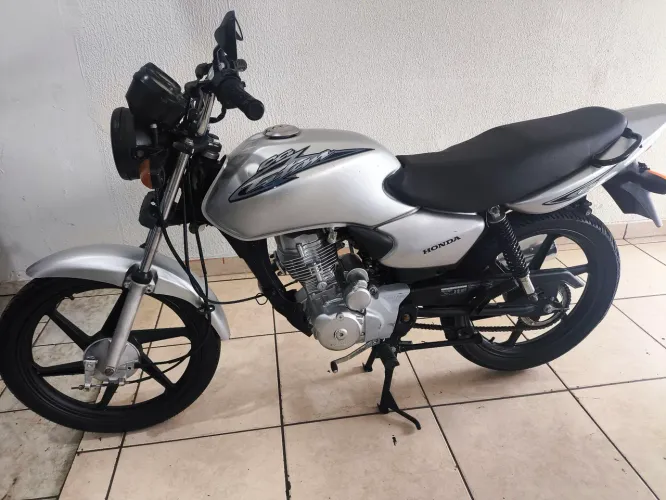 Titan 125 Es