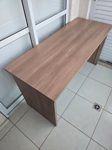 Escrivaninha / Mesa para computador em MDF - 1,52m
