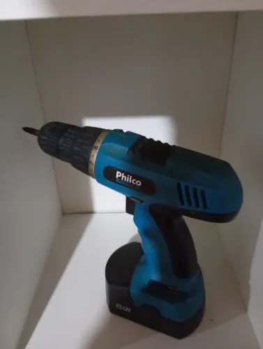 Parafusadeira Philco (sem carregador e sem peças)