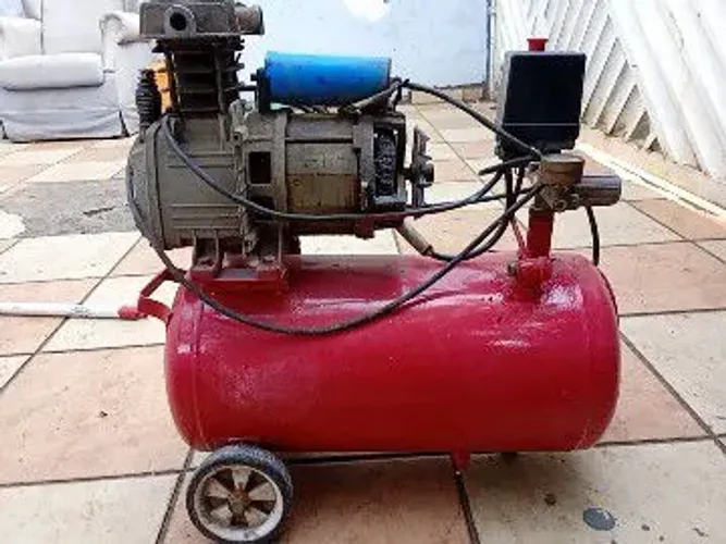 Vendo 2 compressor 1 de 25 litros e 50 litros , funciona normal e tem pequenas manutenção