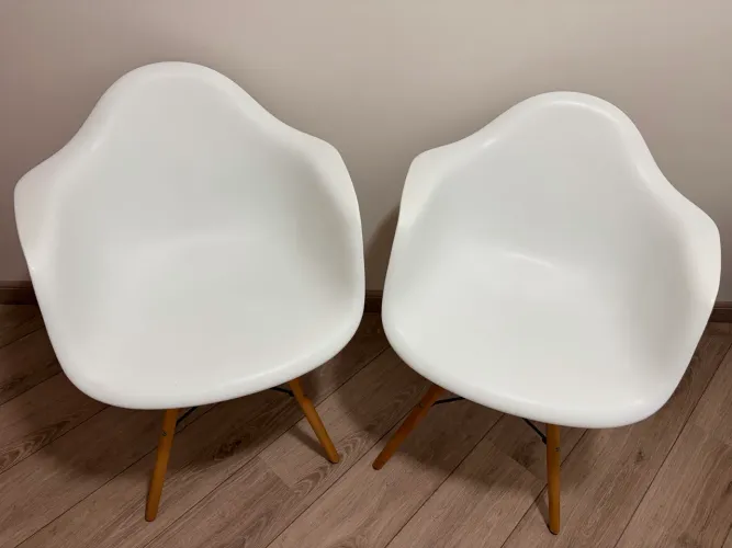 Kit com duas cadeiras estilo Charles Eames