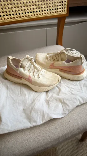 Tênis corrida Nike tamanho 35