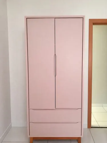 Kit quarto de bebê completo: berço, cômoda e guarda-roupa rosa