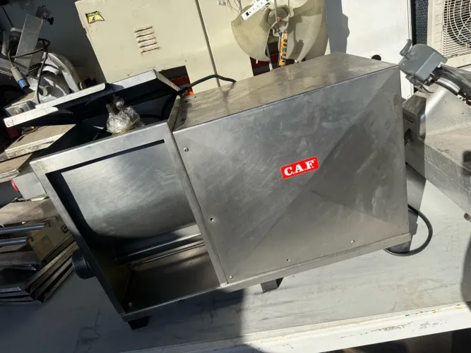 Título: Moedor de Carne Industrial C.A.F. em Aço Inox