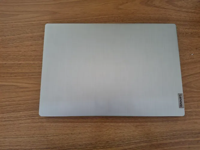 Notebook Lenovo IdeaPad 3 15IGL05 + Pen-drive de 16GB