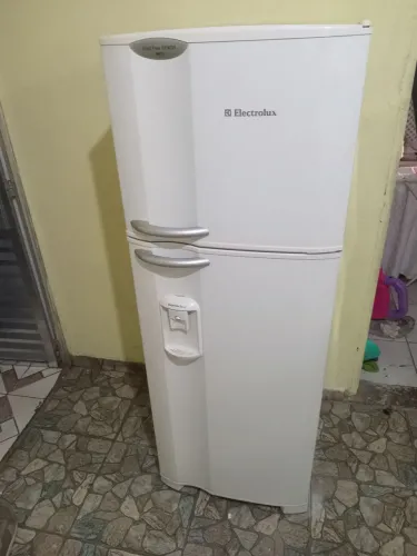 Geladeira frost free funcionando .