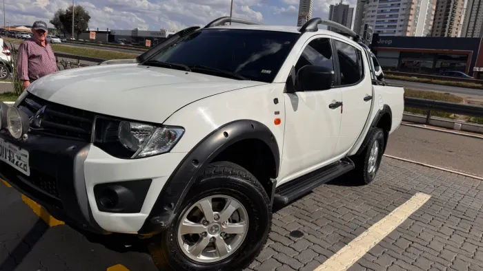 Mitsubishi L200 Triton GLX 3.2 CD TB Int.diesel MEC 2015