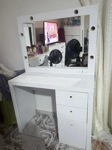 Penteadeira Camarim branco com 3 gavetas e Led