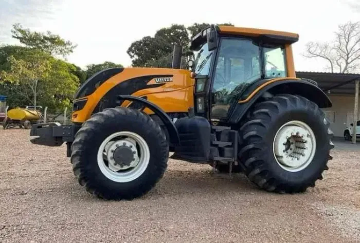 Trator Valtra