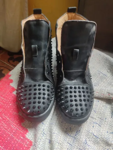 Tênis Christian Louboutin louis spikes Paris