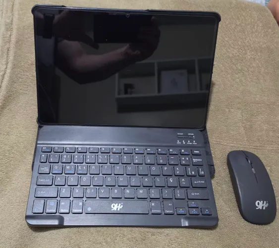 Galaxy Tab A9+ com capa teclado e mouse
