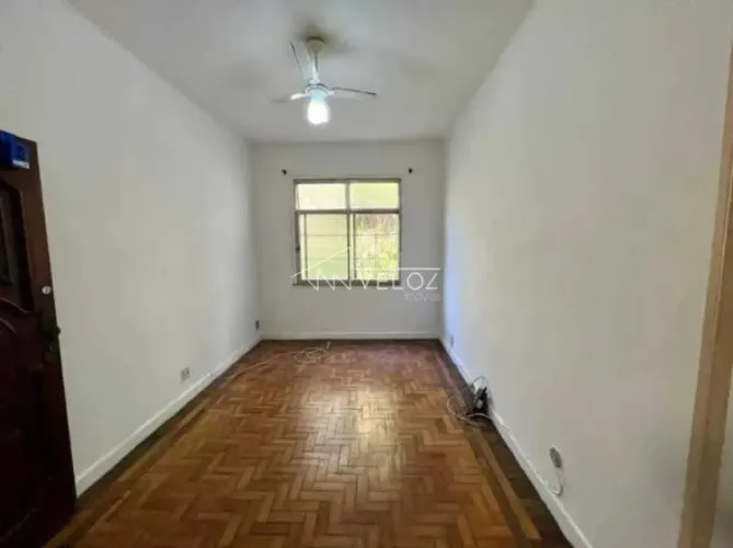 Apartamento : / Residencial / Glória