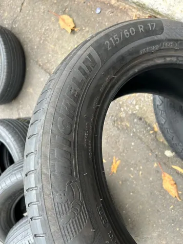 Pneu 215/60/17 michelin primacy 4 por 180$ meia vida original