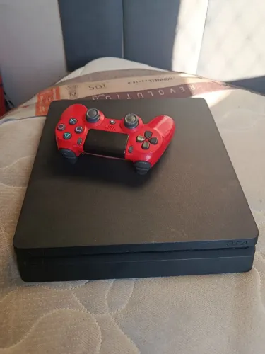 Playstation 4 slim semi-novo, único dono com controle Soni original 