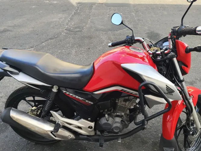Vendo Titan 160 2023 completa