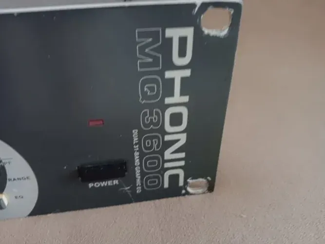 Vendo Equalizador Gráfico Phonic MQ 3600 (usado)