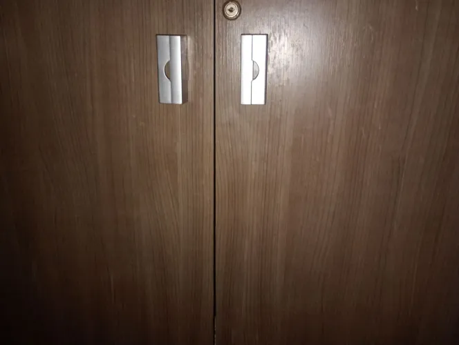 Armário de escritório com 2 portas e fechadura