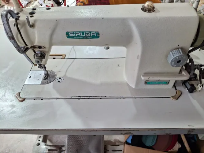 Máquinas de costura reta industrial Siruba e Yamata - R$ 1.000 cada