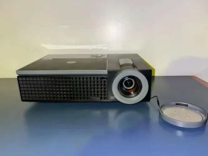 Projetor Dell 1510X Profissional - HDMI - 3500 Lumens (Pouco Uso)