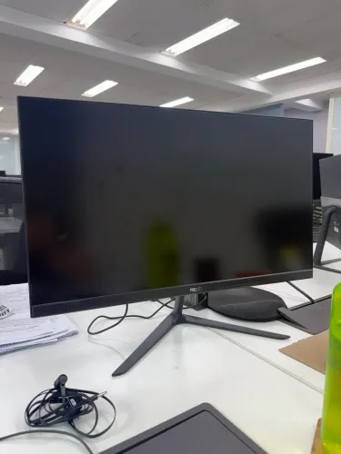 Monitores telas 24?
